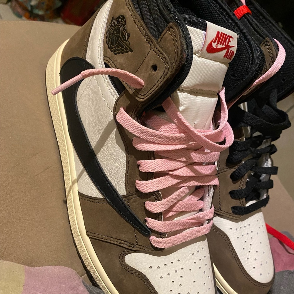 - Travis Scott 1s